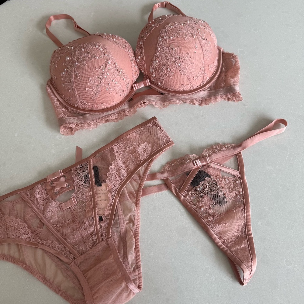 Victoria's Secret Designer Swarovski Crystal 36C Bra & L Cheeky & M Thong Set